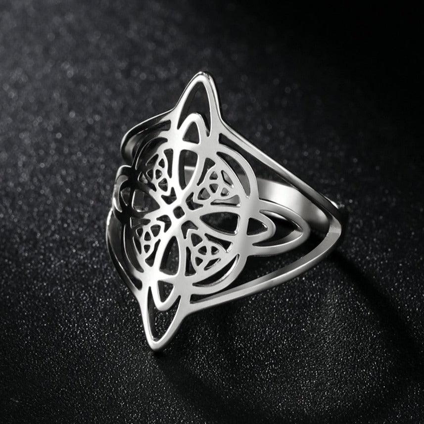 Trinity Knot Triquetra Celtics Ring-MoonChildWorld