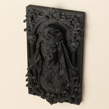 Carved Screaming Queen Figure Wall Ornament – styled on wall