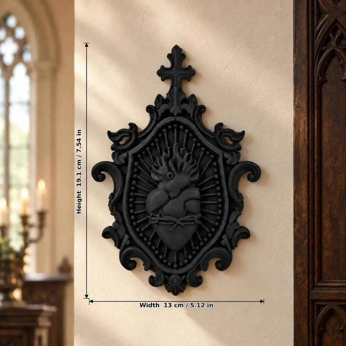 Anatomical heart dimension diagram, 19.1 by 13 cm in a gothic room