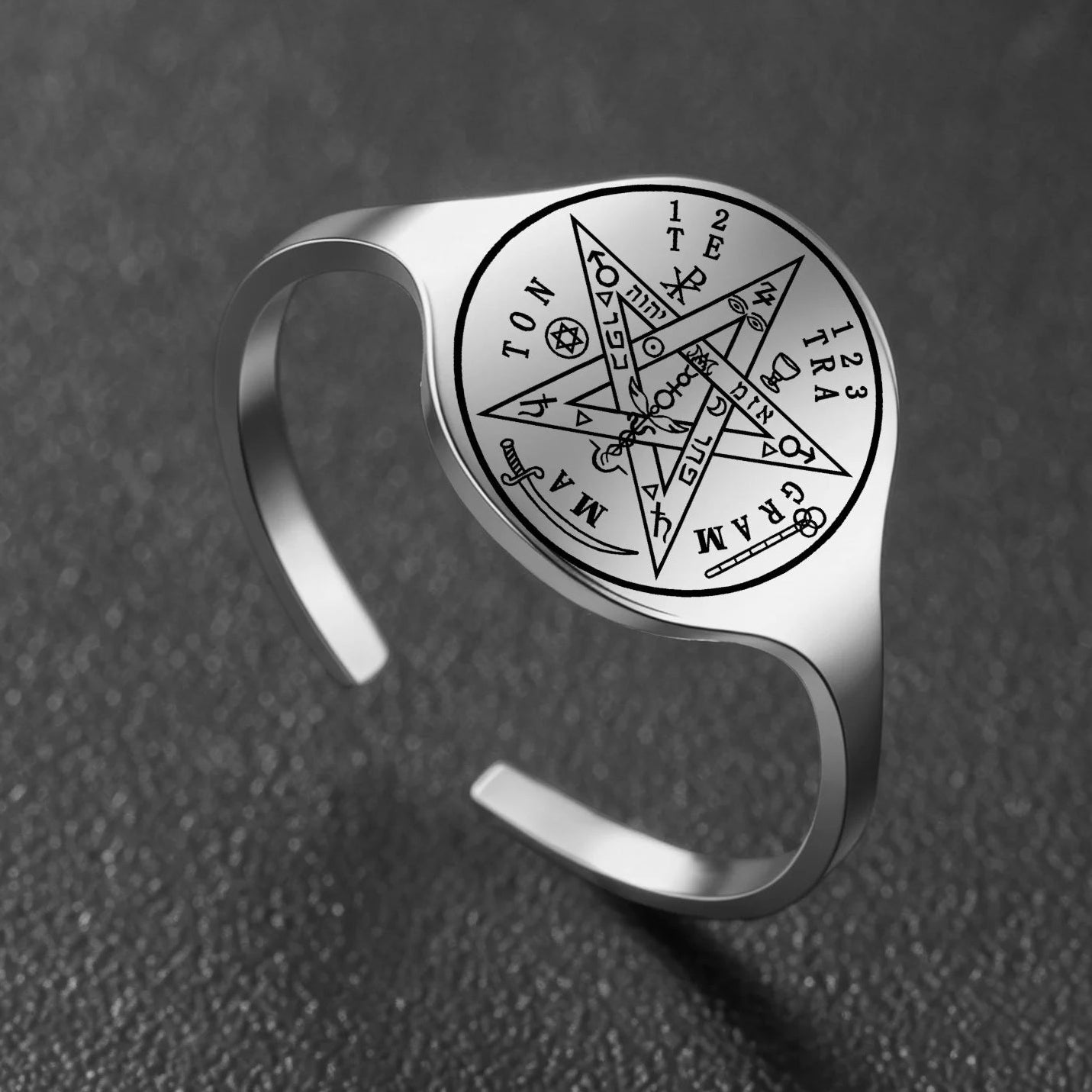 Pentagram ring close-up gold plated – Tetragrammaton occult signet Wiccan protection jewellery