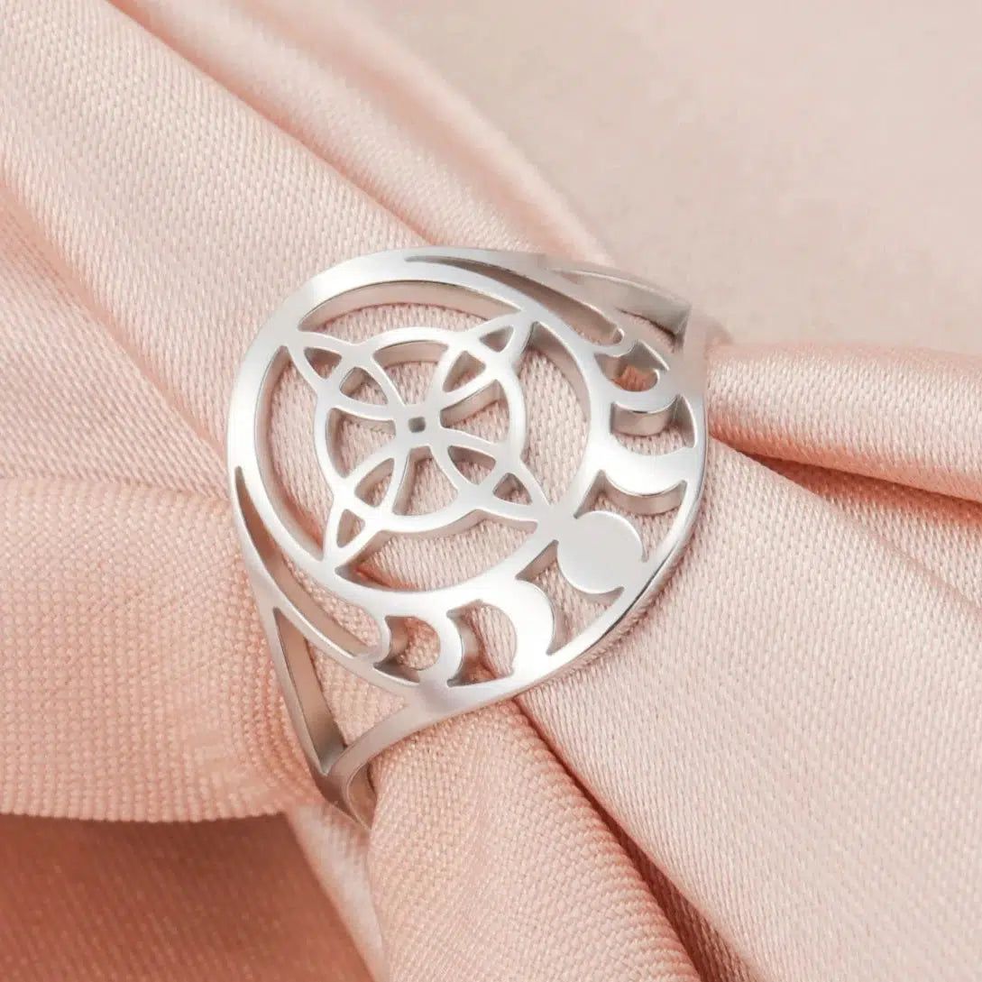 Witch Knot and Moon Phases Ring Witchcraft Celtics Knot Ring Wiccan Amulet Jewelry-MoonChildWorld