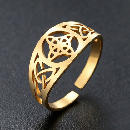 Witch knot ring close-up retro design – adjustable Wiccan Pagan binding magic stainless steel jewellery